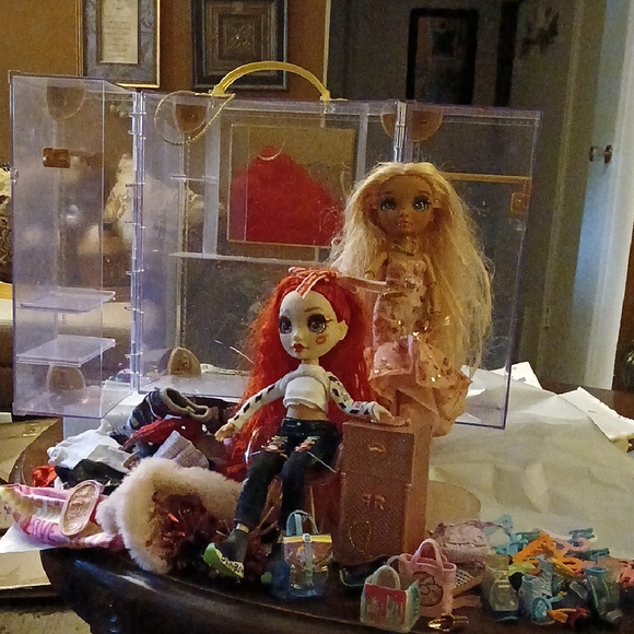 Rainbow High Other - Rainbow High Deluxe Fashion Closet With Dolls Plus Accessories